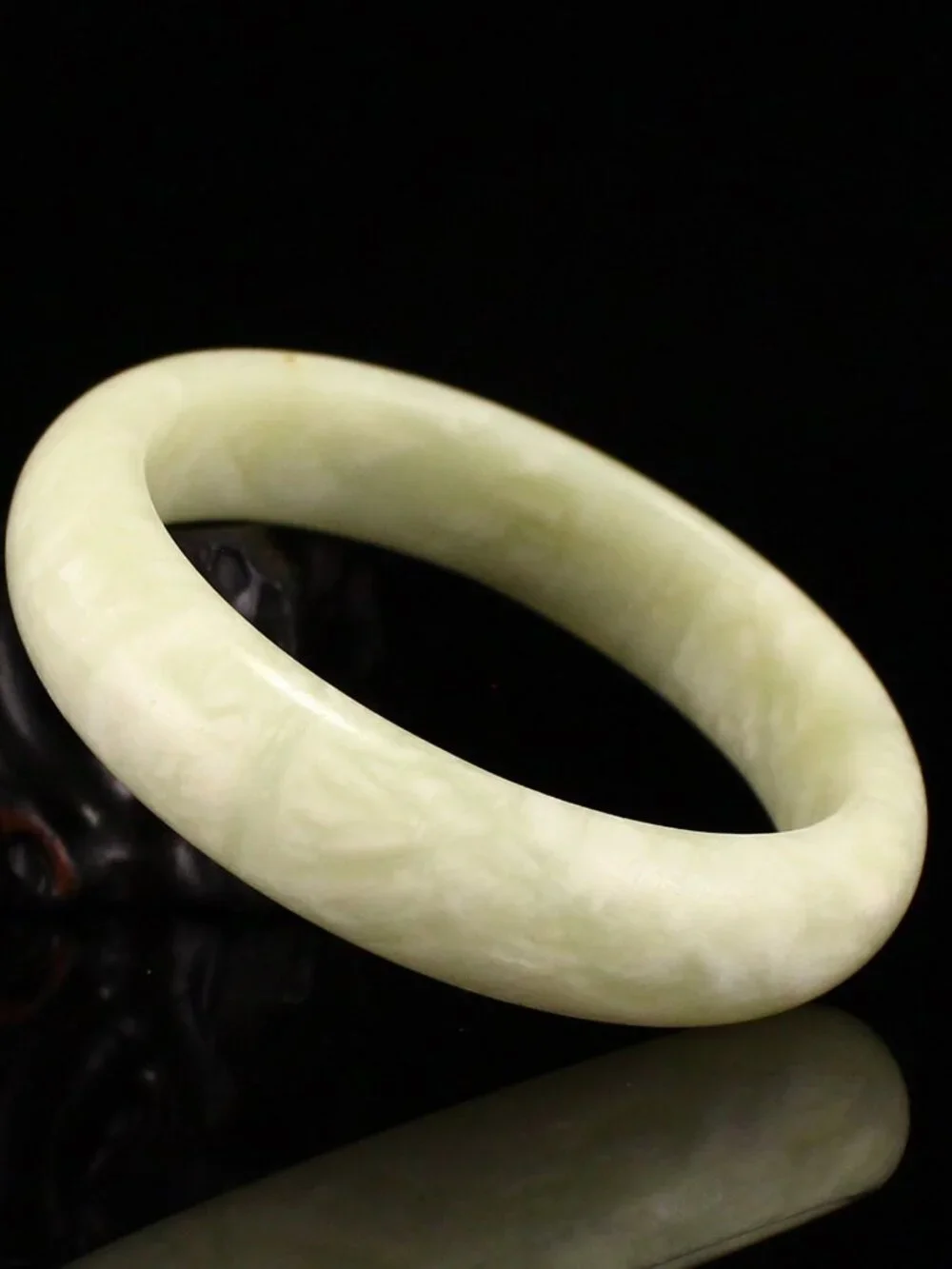 Natural Xiuyan Xiu Jade Bangle Bracelet 55.24g 57.5mm ID Light Green Stone Ring